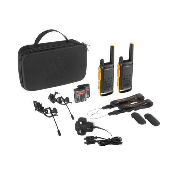 A Motorola Talkabout T82 Extreme walkie talkie pár